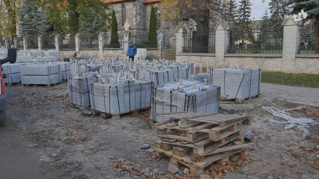 Trwa budowa dużego ronda w Końskich. Burmistrz odpowiada na pytania mieszkańców [wideo, zdjęcia]