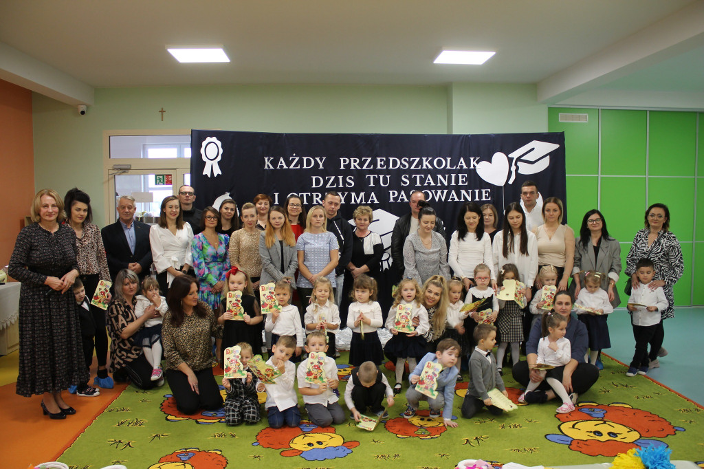Święto przedszkolaków: Pasowanie Promyków w Smykowie [zdjęcia]