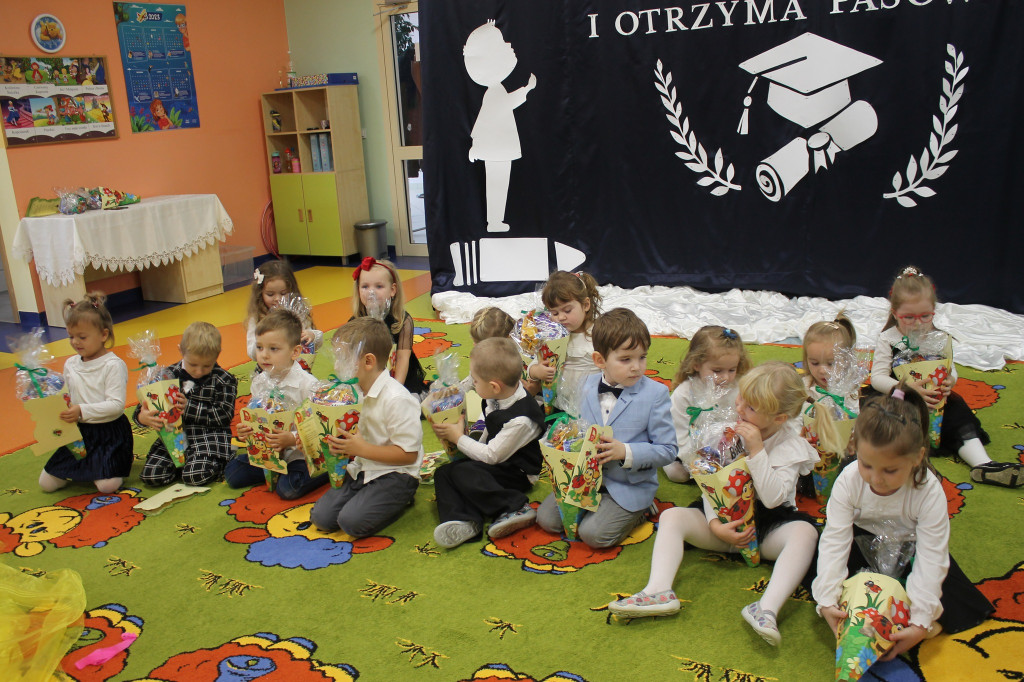 Święto przedszkolaków: Pasowanie Promyków w Smykowie [zdjęcia]
