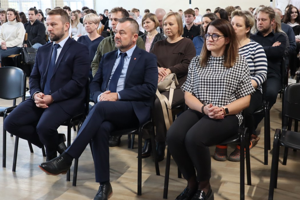 Święto Niepodległości świętem wolności: Akademia w ZSP nr 1 w Końskich