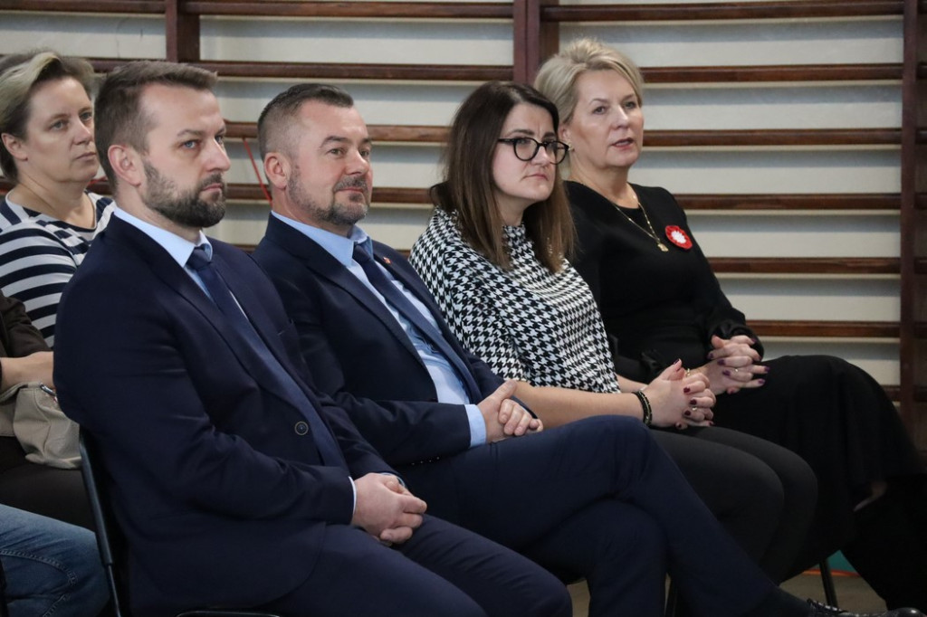 Święto Niepodległości świętem wolności: Akademia w ZSP nr 1 w Końskich