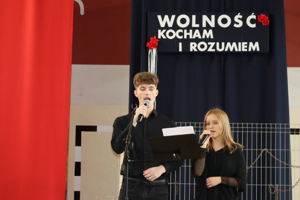 Święto Niepodległości świętem wolności: Akademia w ZSP nr 1 w Końskich