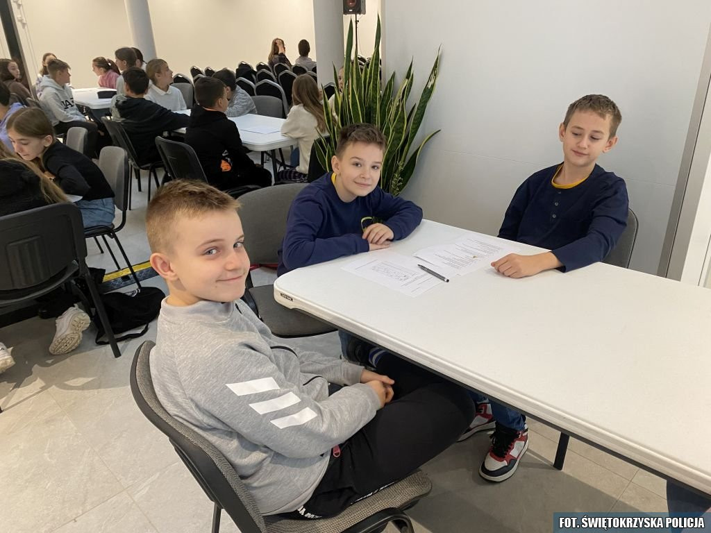 Szkoła z Dziebałtowa wygrywa w konkursie `Bezpieczeństwo na piątkę`