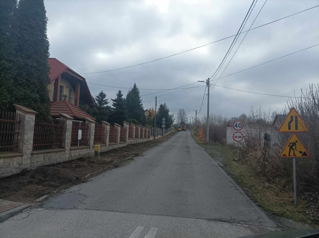 Trwa budowa chodnika w Górnym Młynie [zdjęcia]
