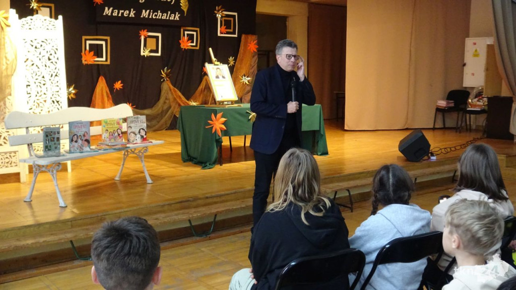 Spotkanie z Markiem Michalakiem w Szkole Podstawowej nr 1 w Końskich [wideo, zdjęcia]