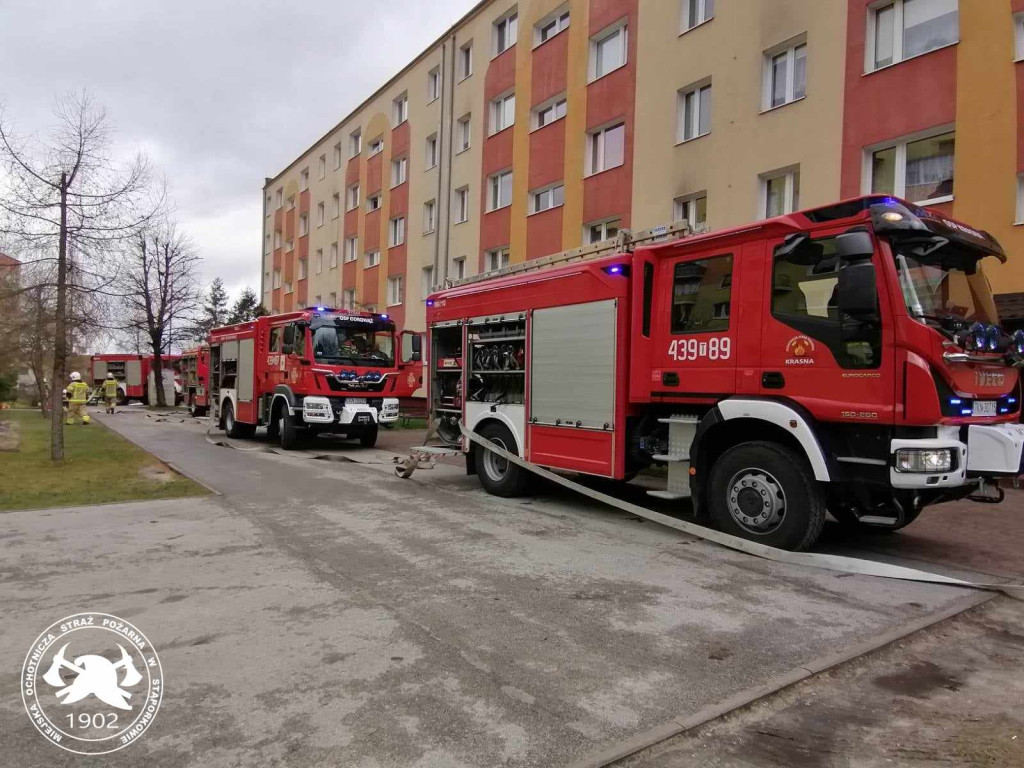 Pożar w bloku mieszkalnym. Strażacy przeprowadzili ćwiczenia [zdjęcia]