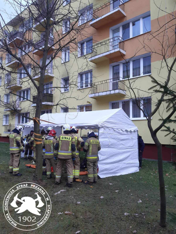 Pożar w bloku mieszkalnym. Strażacy przeprowadzili ćwiczenia [zdjęcia]