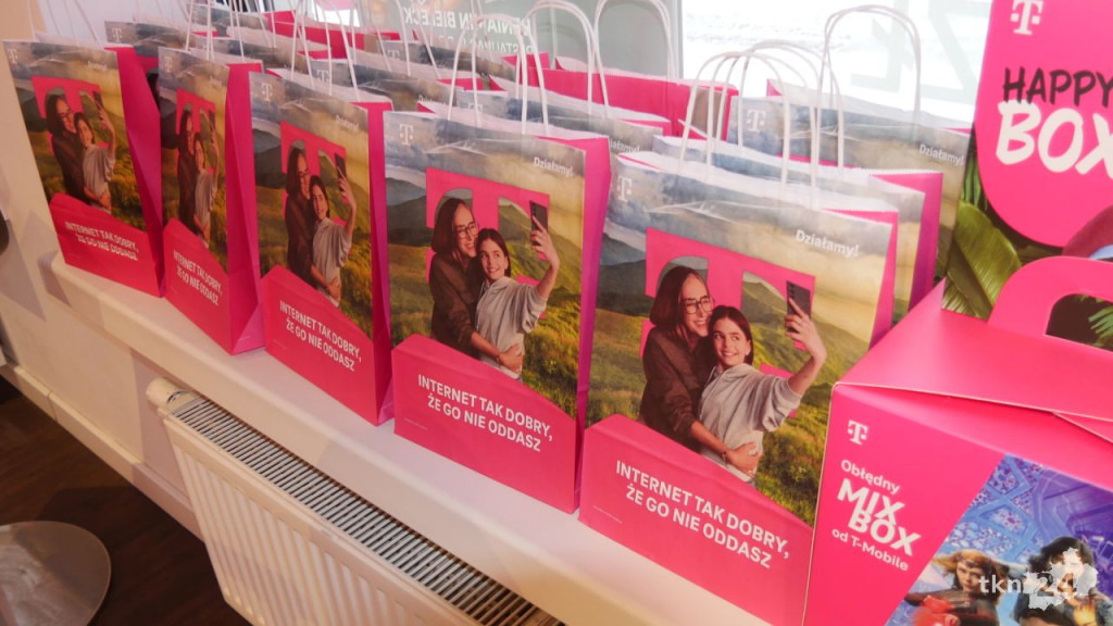 Moc prezentów od T-Mobile! Przed świętami odwiedź punkt w Końskich [wideo, zdjęcia]