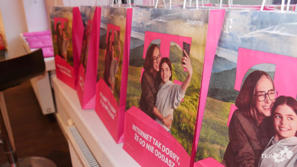 Moc prezentów od T-Mobile! Przed świętami odwiedź punkt w Końskich [wideo, zdjęcia]
