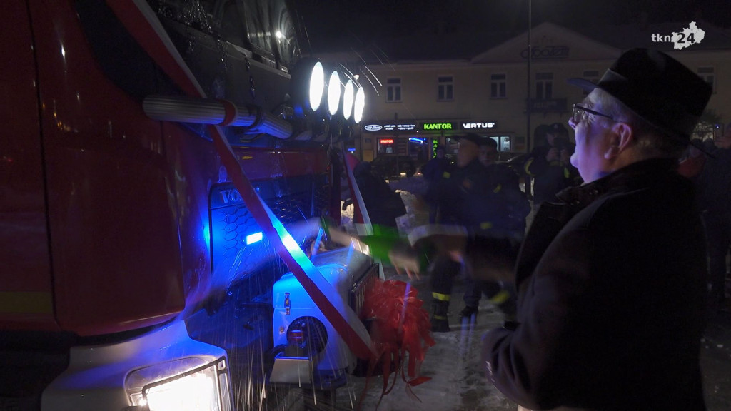 Wielka radość w OSP Końskie. Zobaczcie jak druhowie witali wóz [wideo, zdjęcia]