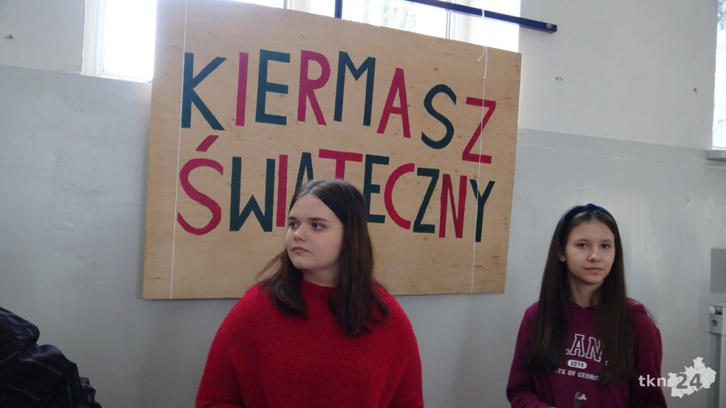 Świąteczne wydarzenie z charytatywnym akcentem w II LO [wideo, zdjęcia]
