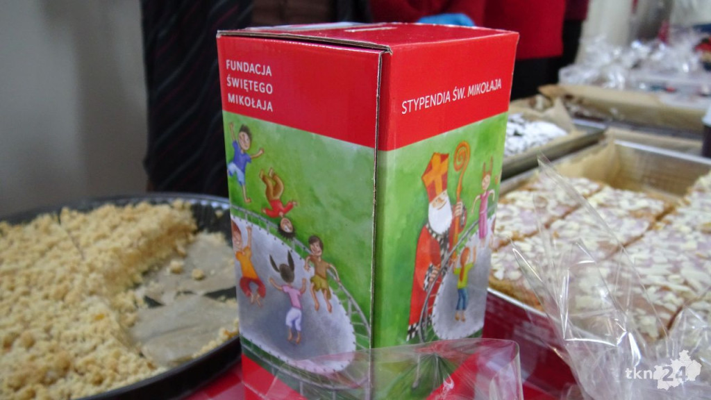 Świąteczne wydarzenie z charytatywnym akcentem w II LO [wideo, zdjęcia]