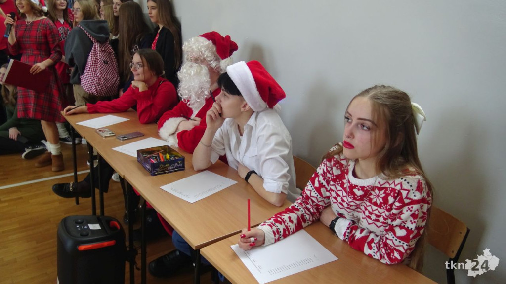 Świąteczne wydarzenie z charytatywnym akcentem w II LO [wideo, zdjęcia]