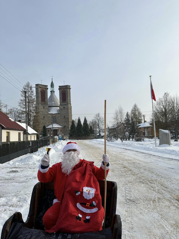 Mikołaj na saniach dotarł także do Fałkowa [zdjęcia]
