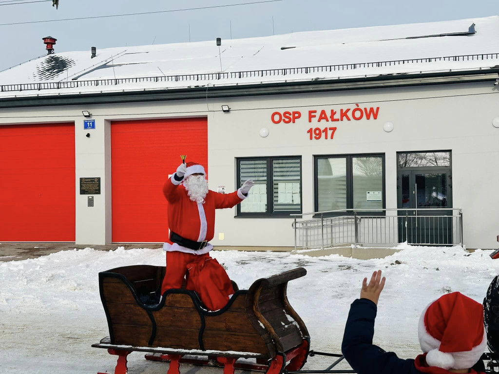 Mikołaj na saniach dotarł także do Fałkowa [zdjęcia]