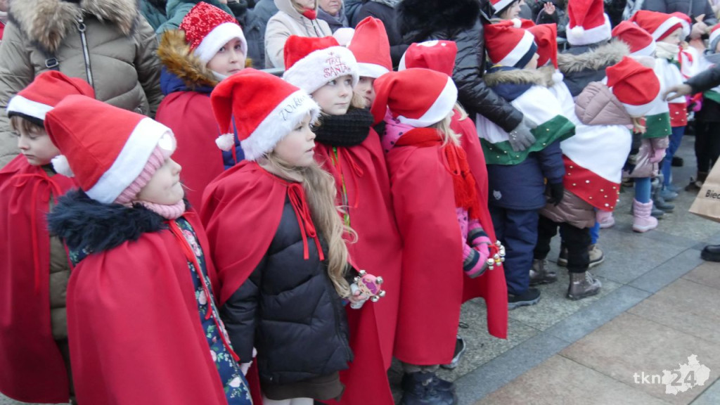 Końskie: Choinka na rynku już rozświetlona! [wideo, zdjęcia]