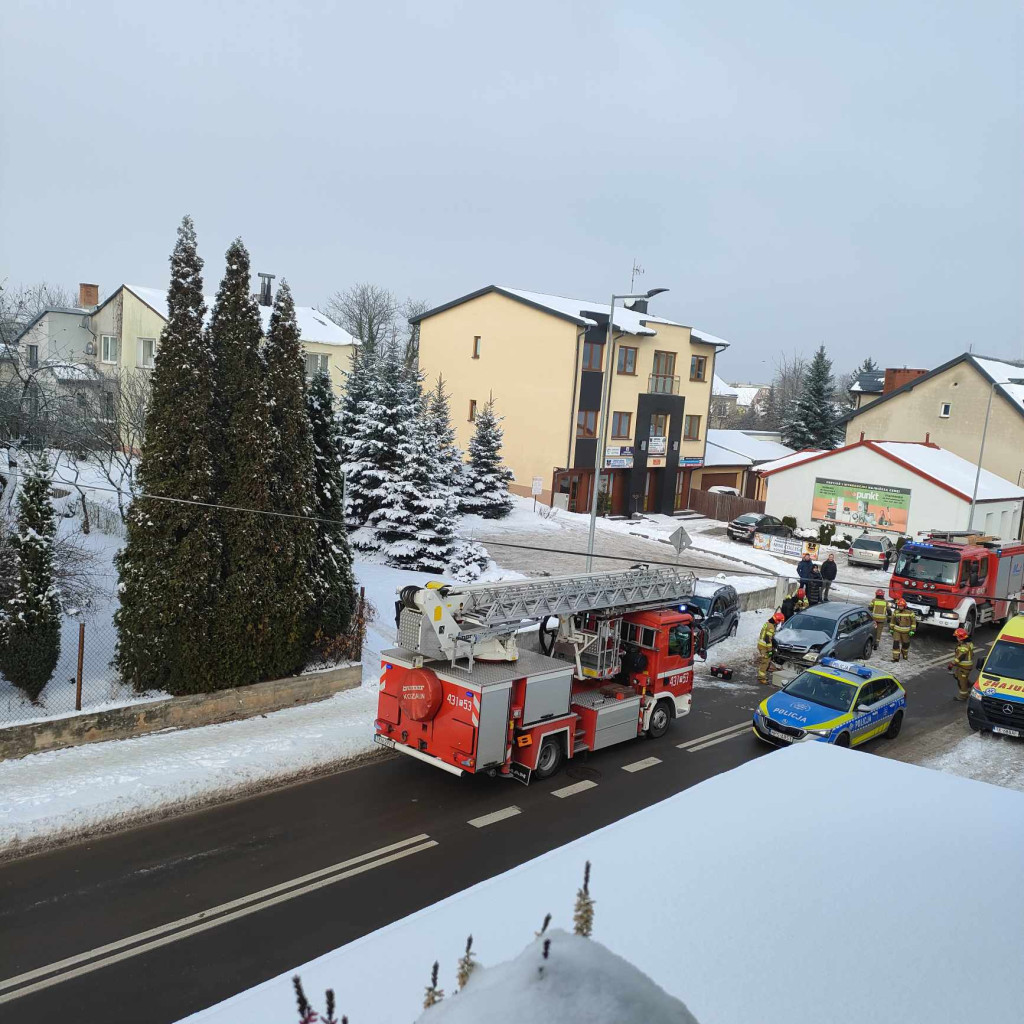 Niespokojny poranek na koneckich drogach [zdjęcia]