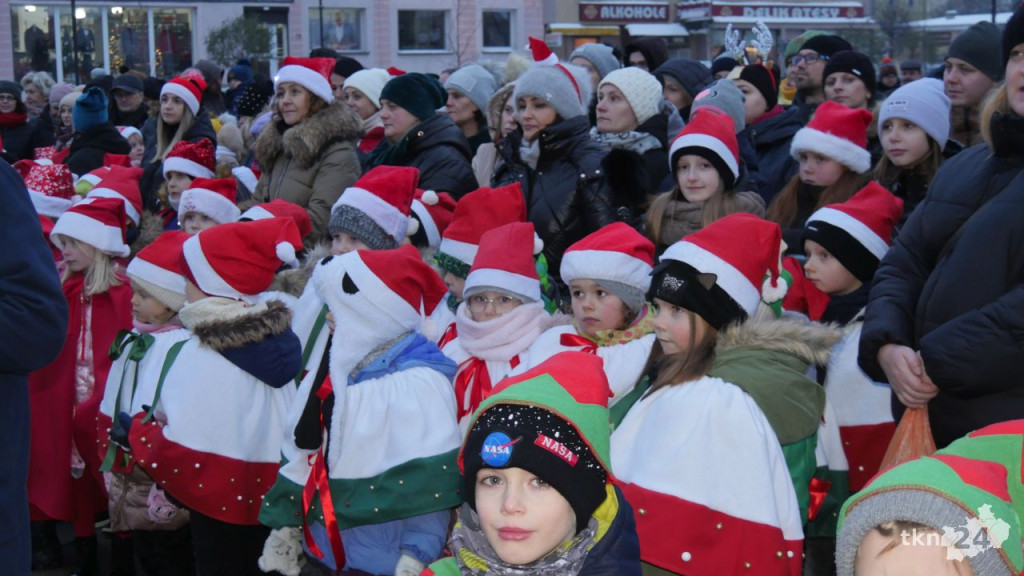 Końskie: Choinka na rynku już rozświetlona! [wideo, zdjęcia]