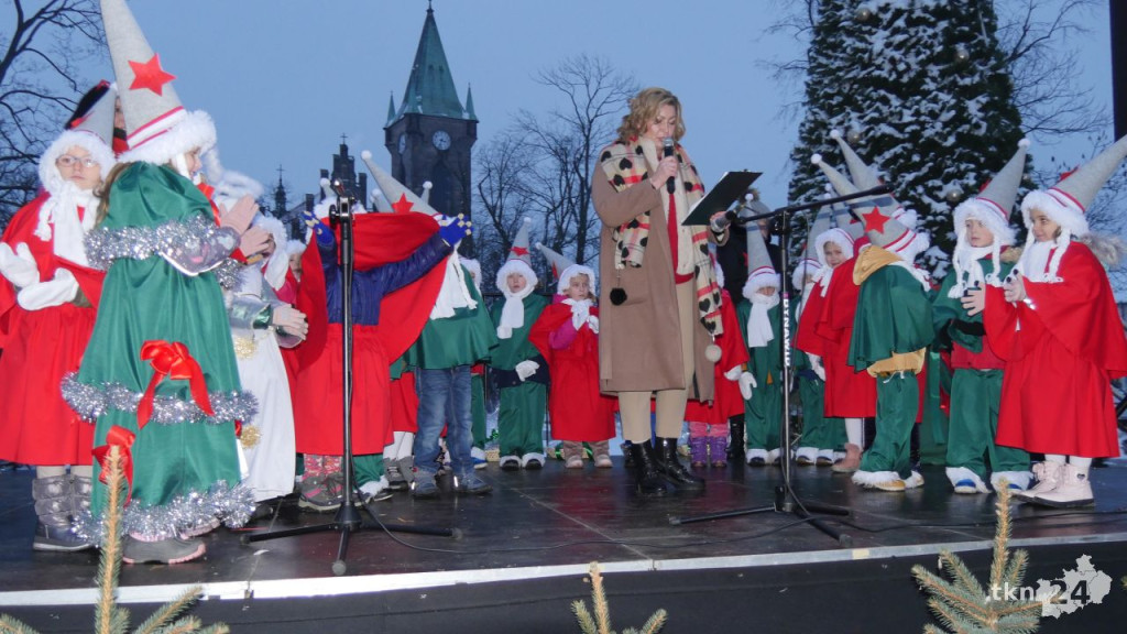 Końskie: Choinka na rynku już rozświetlona! [wideo, zdjęcia]