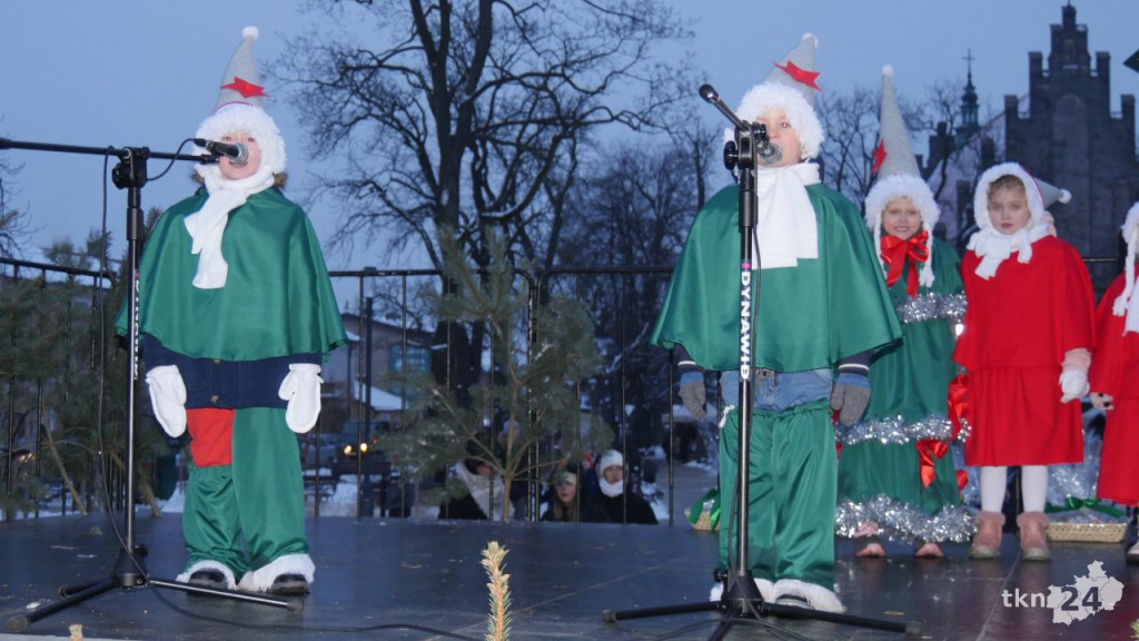 Końskie: Choinka na rynku już rozświetlona! [wideo, zdjęcia]