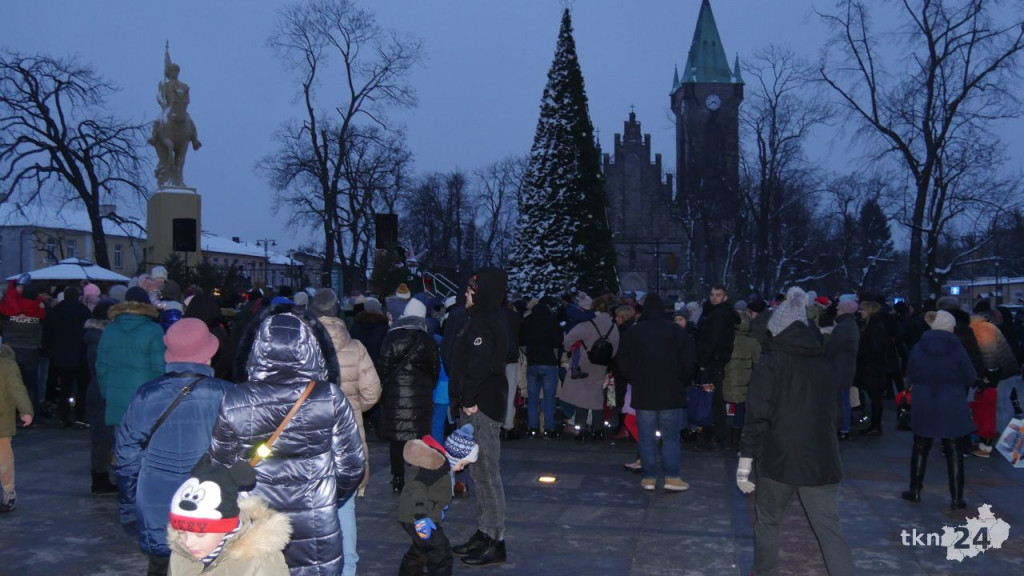 Końskie: Choinka na rynku już rozświetlona! [wideo, zdjęcia]