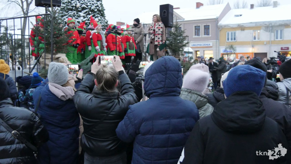 Końskie: Choinka na rynku już rozświetlona! [wideo, zdjęcia]