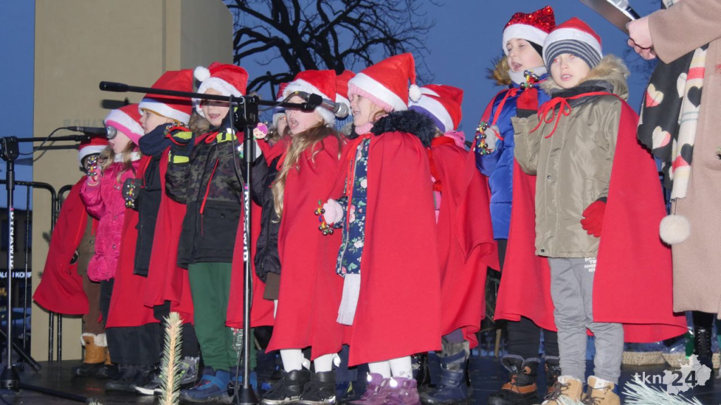 Końskie: Choinka na rynku już rozświetlona! [wideo, zdjęcia]