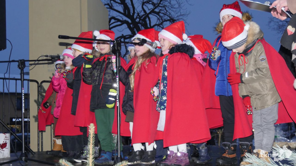 Końskie: Choinka na rynku już rozświetlona! [wideo, zdjęcia]