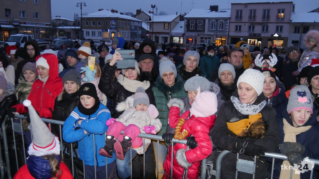 Końskie: Choinka na rynku już rozświetlona! [wideo, zdjęcia]