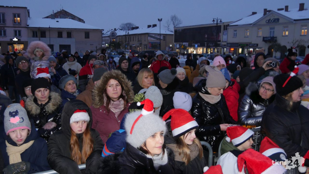 Końskie: Choinka na rynku już rozświetlona! [wideo, zdjęcia]
