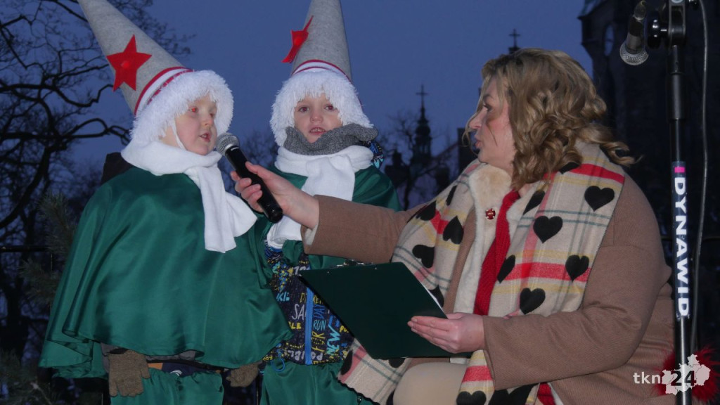 Końskie: Choinka na rynku już rozświetlona! [wideo, zdjęcia]