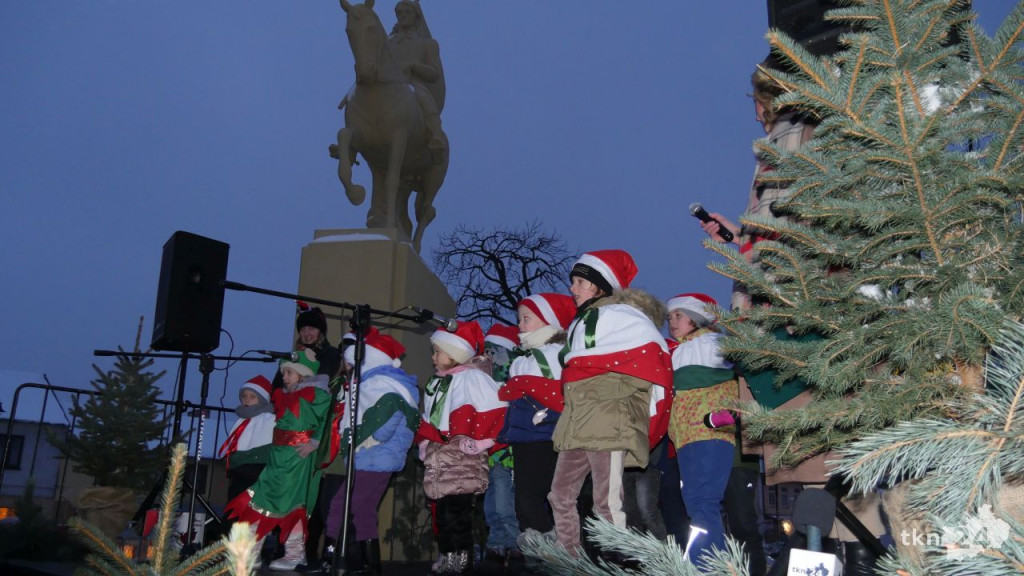 Końskie: Choinka na rynku już rozświetlona! [wideo, zdjęcia]