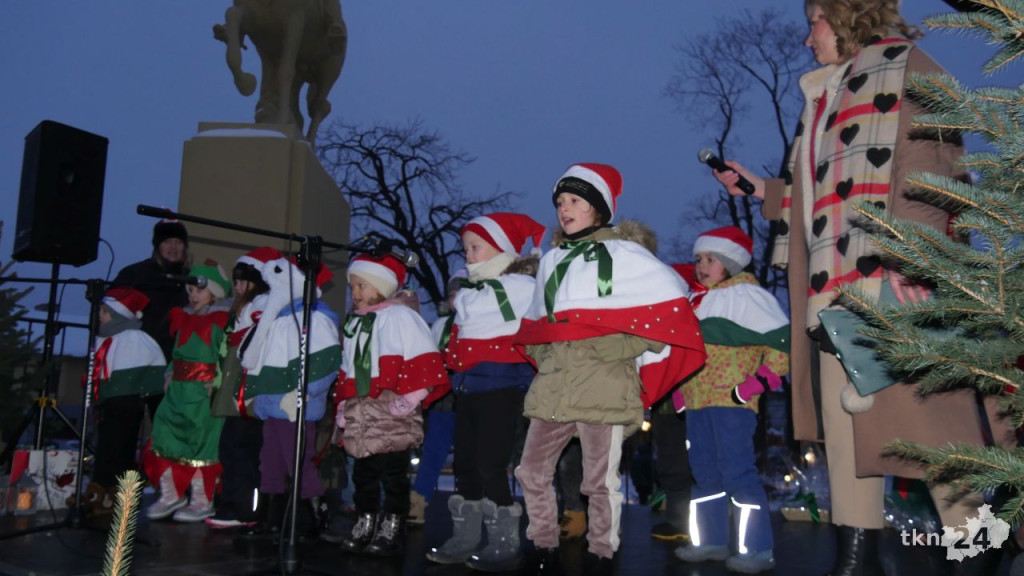 Końskie: Choinka na rynku już rozświetlona! [wideo, zdjęcia]