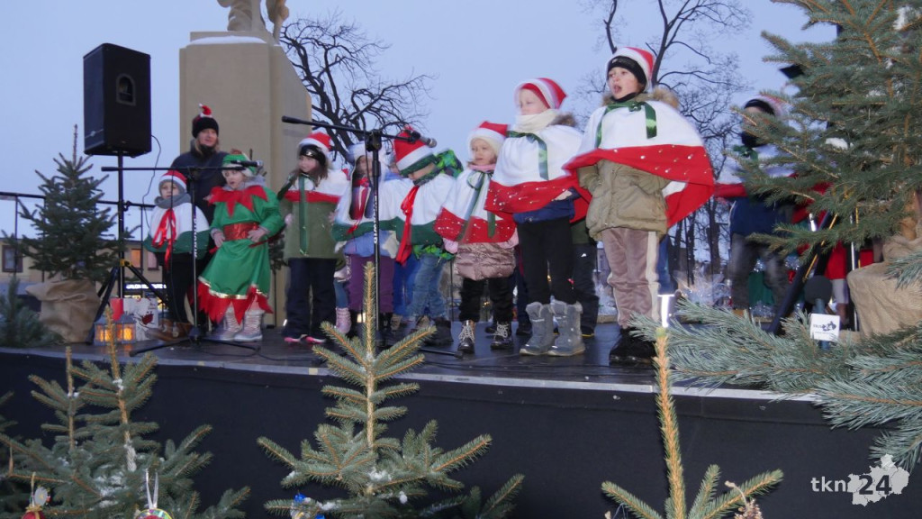 Końskie: Choinka na rynku już rozświetlona! [wideo, zdjęcia]
