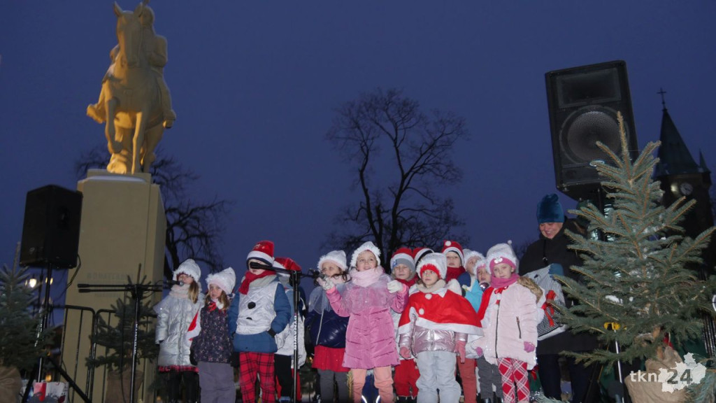 Końskie: Choinka na rynku już rozświetlona! [wideo, zdjęcia]