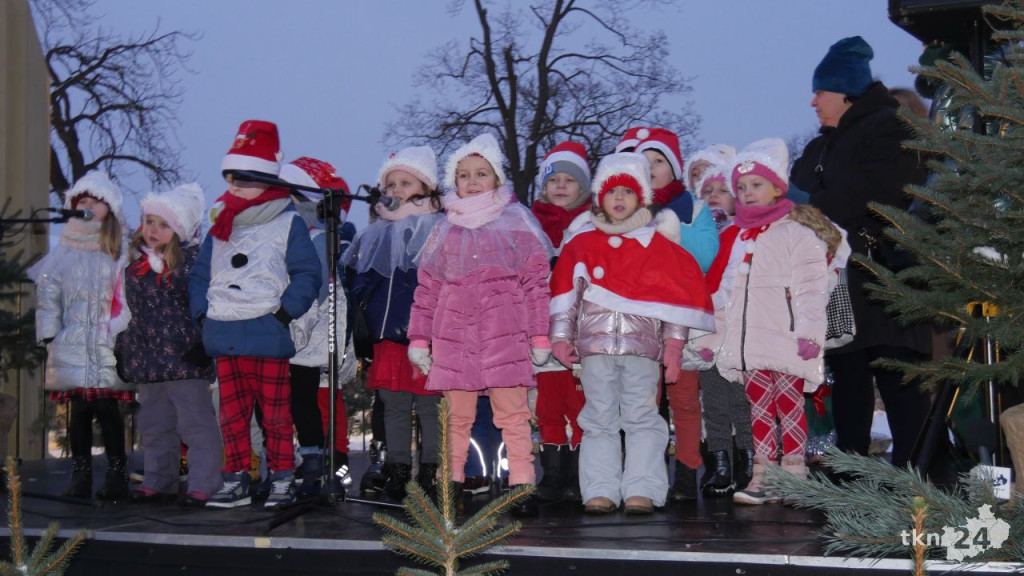 Końskie: Choinka na rynku już rozświetlona! [wideo, zdjęcia]