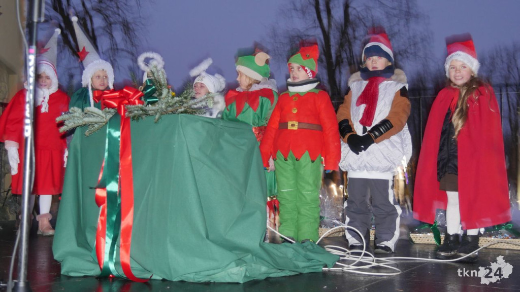 Końskie: Choinka na rynku już rozświetlona! [wideo, zdjęcia]