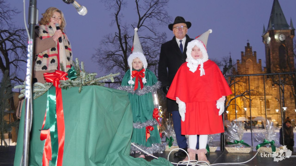 Końskie: Choinka na rynku już rozświetlona! [wideo, zdjęcia]