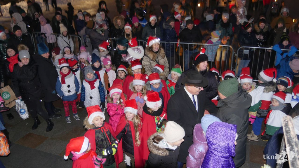 Końskie: Choinka na rynku już rozświetlona! [wideo, zdjęcia]