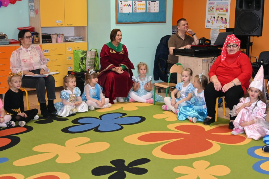 Spotkanie pokoleń: inauguracja programu `Od Przedszkola do Seniora - RAZEM w Radoszycach`