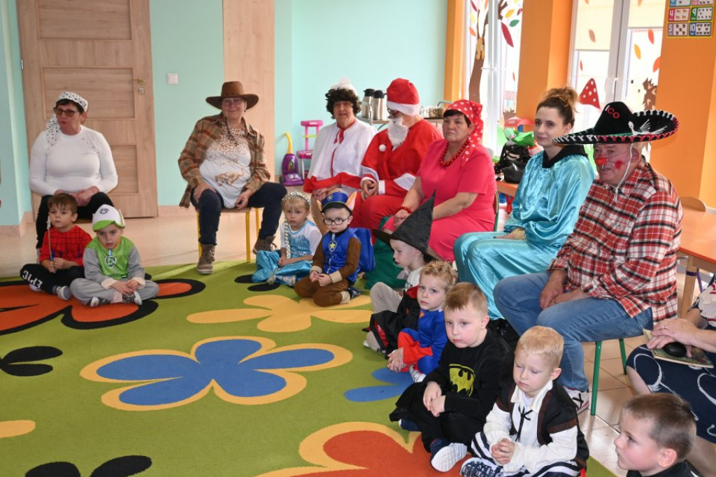 Spotkanie pokoleń: inauguracja programu `Od Przedszkola do Seniora - RAZEM w Radoszycach`
