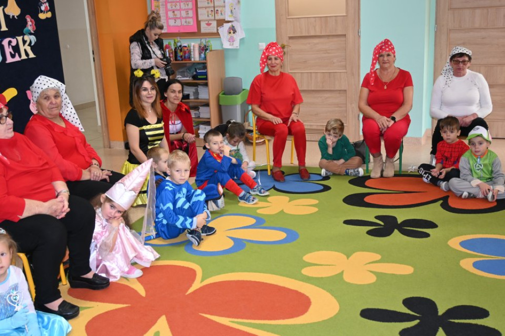 Spotkanie pokoleń: inauguracja programu `Od Przedszkola do Seniora - RAZEM w Radoszycach`