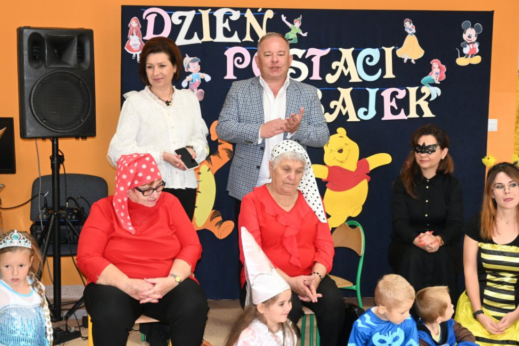 Spotkanie pokoleń: inauguracja programu `Od Przedszkola do Seniora - RAZEM w Radoszycach`