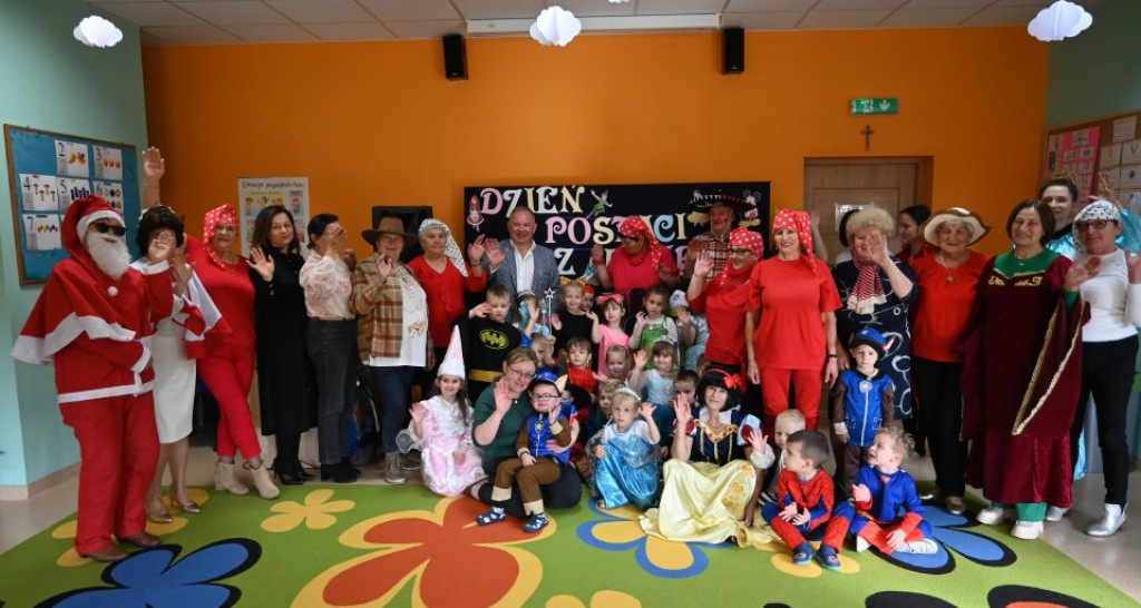 Spotkanie pokoleń: inauguracja programu `Od Przedszkola do Seniora - RAZEM w Radoszycach`