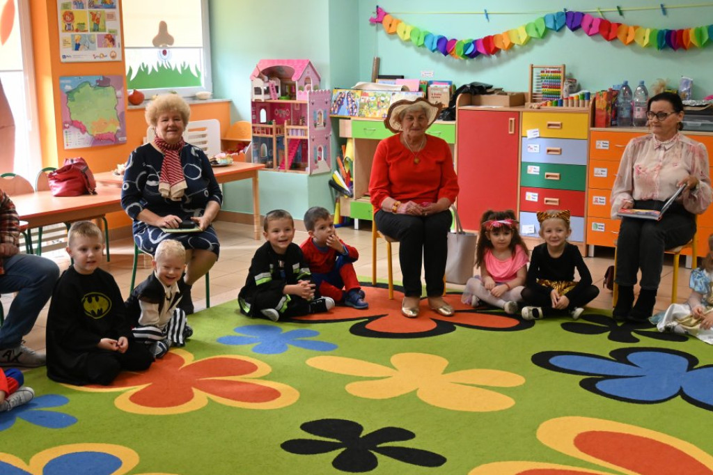 Spotkanie pokoleń: inauguracja programu `Od Przedszkola do Seniora - RAZEM w Radoszycach`