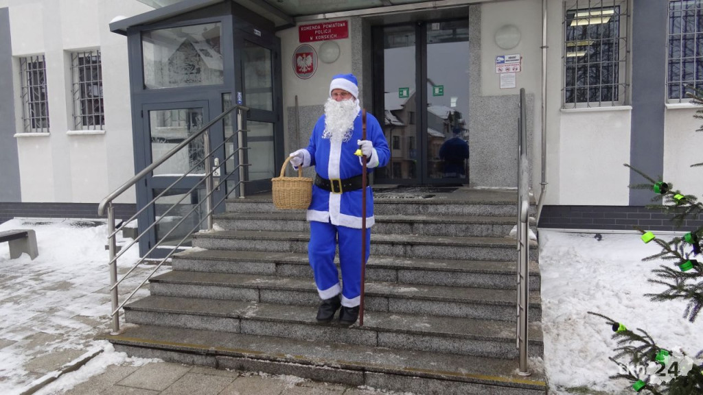 Odblaskowa choinka ponownie stanęła w Końskich [wideo, zdjęcia]
