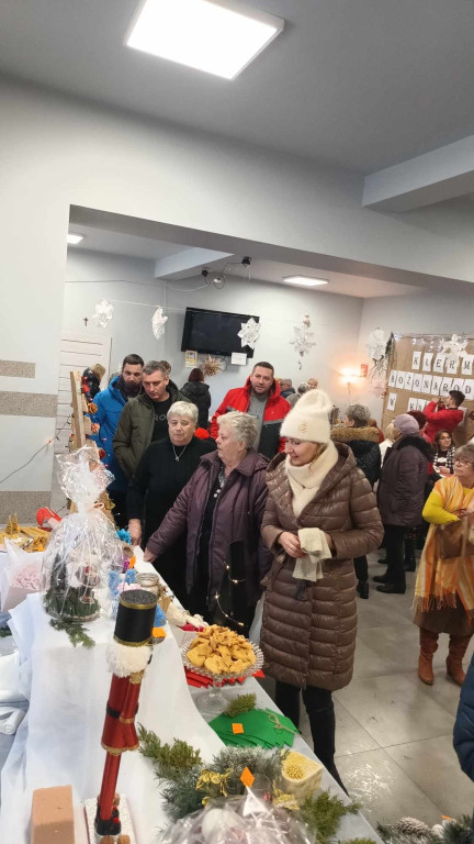 Magia świąt w Koziej Woli. Udany I Kiermasz Bożonarodzeniowy [zdjęcia]