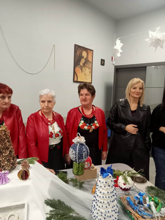 Magia świąt w Koziej Woli. Udany I Kiermasz Bożonarodzeniowy [zdjęcia]