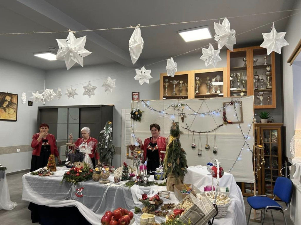 Magia świąt w Koziej Woli. Udany I Kiermasz Bożonarodzeniowy [zdjęcia]
