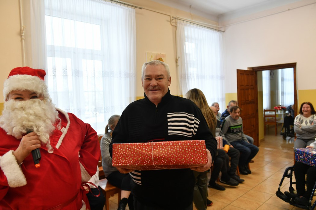 Święty Mikołaj odwiedził mieszkańców `Cichego Zakątka` [zdjęcia]